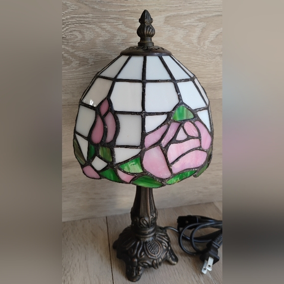 Source Unknown Other - Tiffany Style Stained Glass Table Lamp Night Light Pink Roses Electric 12.5"